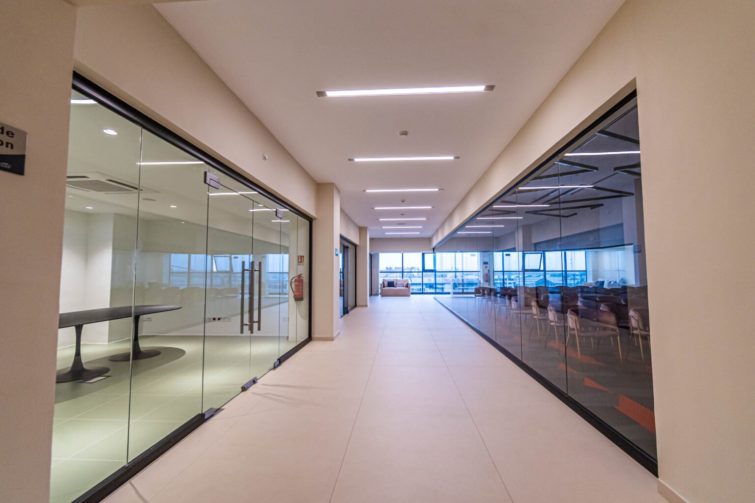 Elite Offices · salle de conférence équipée